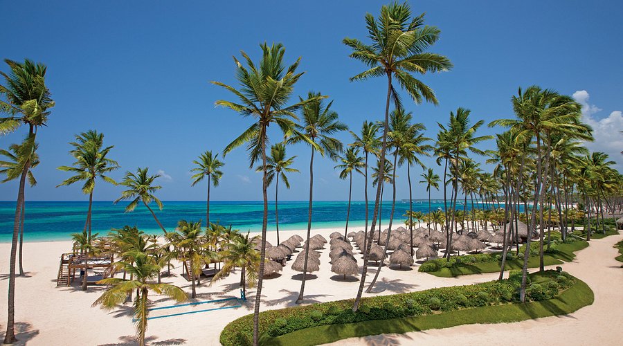 Dreams Royal Beach Punta Cana family-friendly all-inclusive resort with beachfront pools, kids activities, and tropical gardens.