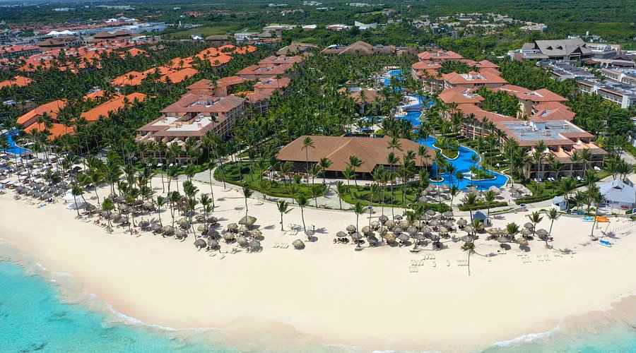 Majestic Colonial Punta Cana family-friendly all-inclusive resort with colonial architecture, expansive pools, and beachfront setting in the Dominican Republic.