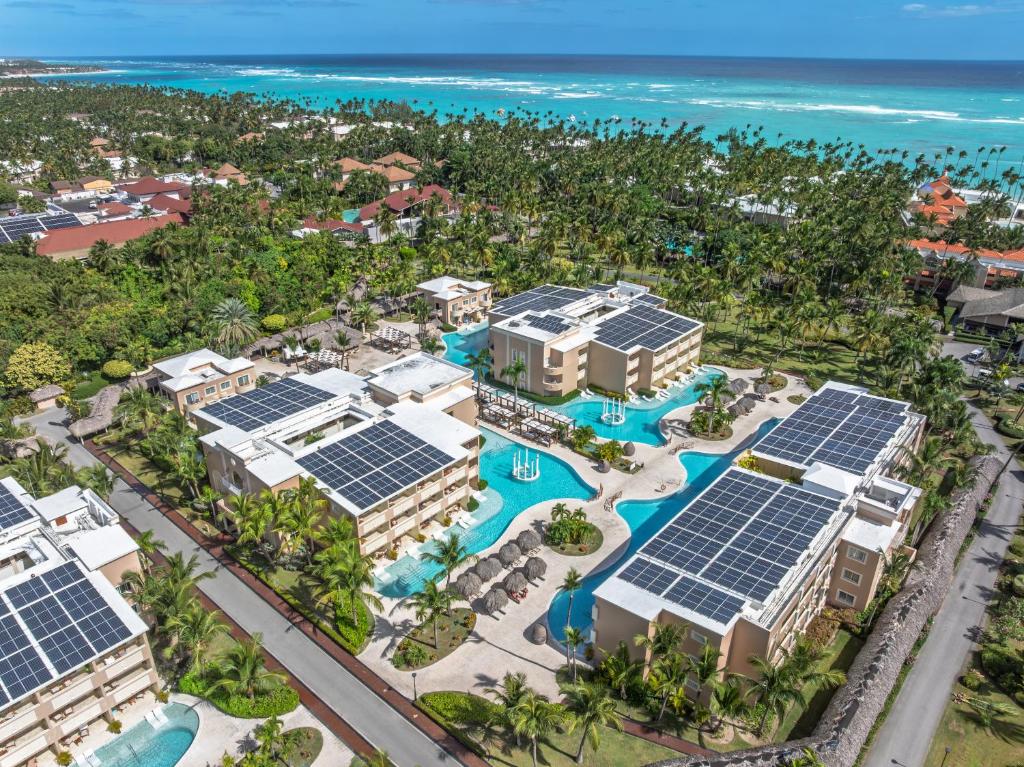 TRS Turquesa Hotel adults-only all-inclusive resort in Punta Cana with infinity pools, modern suites, and premium beachfront location.